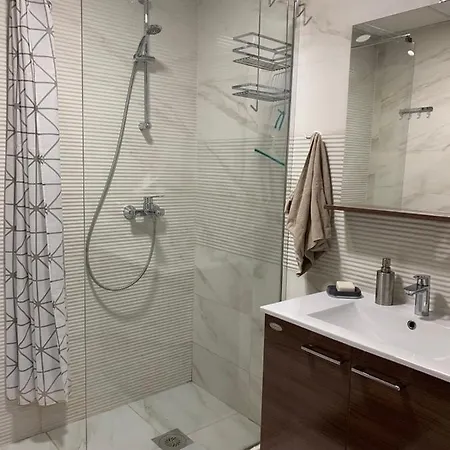 Modern Flatiron Apartment, Center Апартаменти Скоп'є