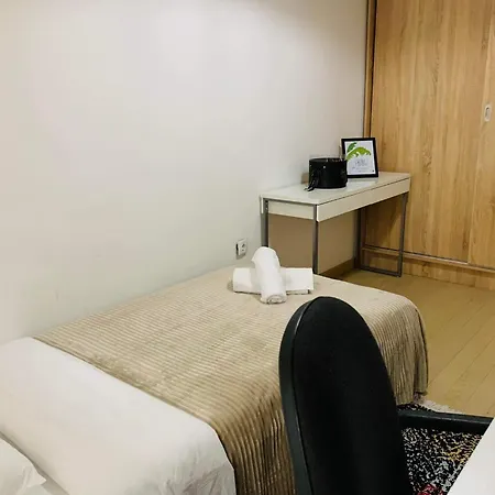 Modern Flatiron Apartment, Center