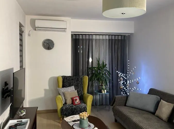 Modern Flatiron Apartment, Center